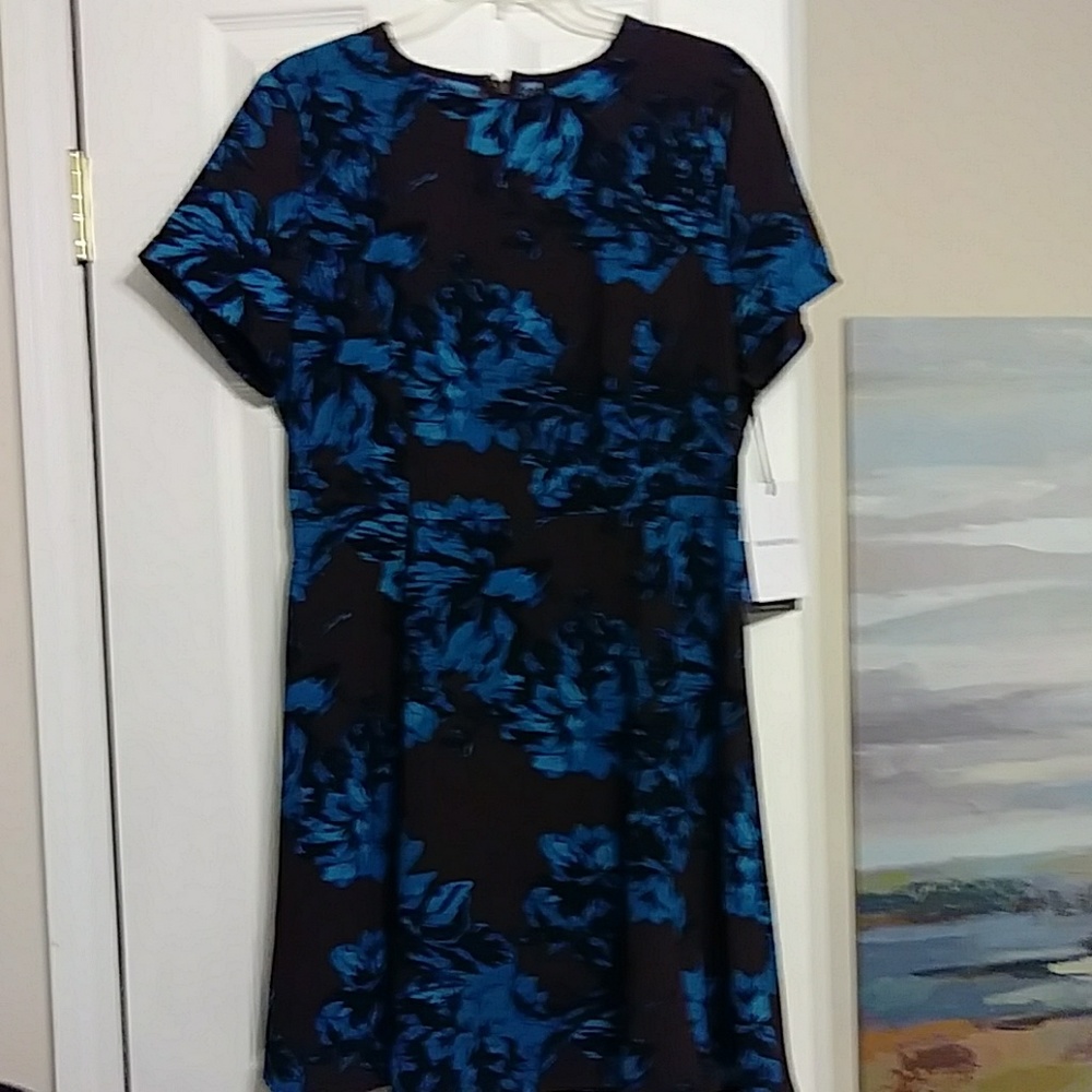Dress - Picture 2 of 4